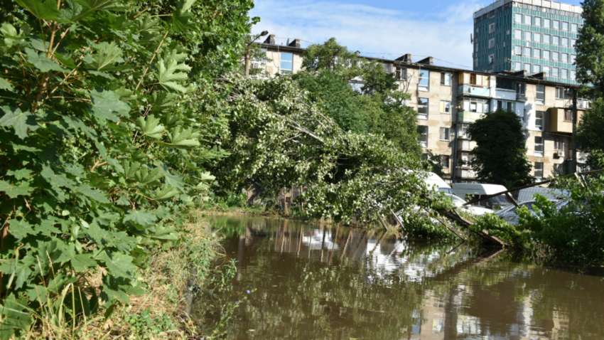 Попливла через дощ: як Одеса впоралася із найпотужнішою негодою (ФОТО, ВІДЕО) Попливла через дощ: як Одеса впоралася із найпотужнішою негодою (ФОТО, ВІДЕО)