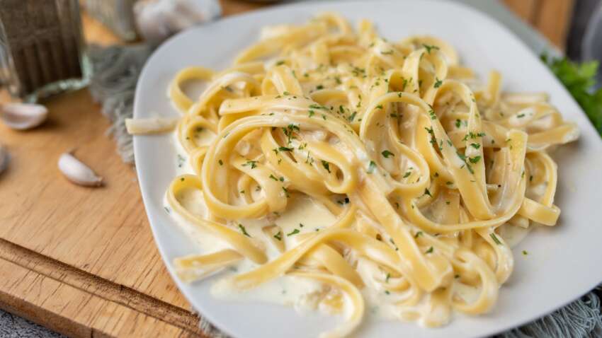 Страва, що годує всю сім’ю за 10 хвилин та без нервів: рецепт, який уже назвали “як манна небесна”