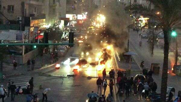 У Лівані демонстранти заблокували вулиці палаючими покришками