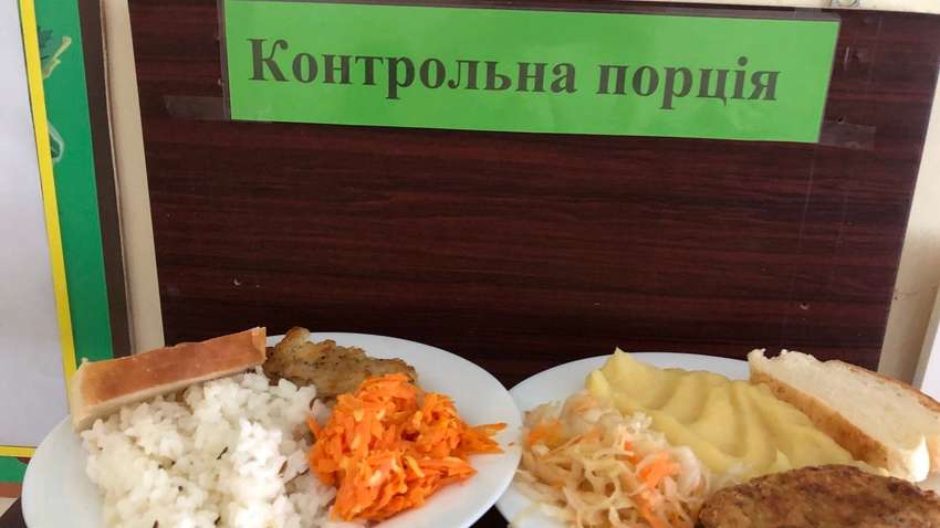 Новое меню в школах: родители жалуются, что в школах Львовской области унижают льготников