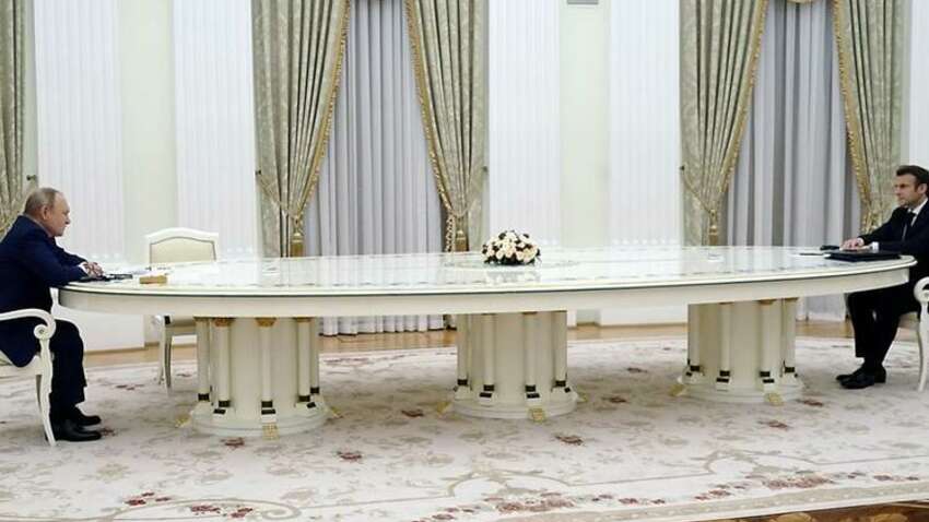 Шесть лет изоляции: Кремль наконец-то отменил обязательный карантин для встреч с Путиным