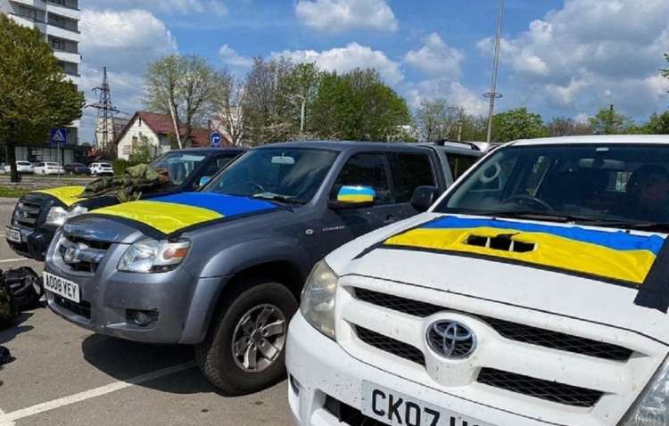 Известный автоэксперт отправил в Украину партию внедорожников