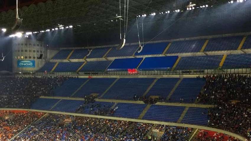 Фанаты "Милана" ногами показали, насколько они недовольны провальным матчем против "Фиорентины"