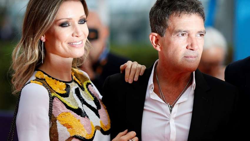 59-летний Антонио Бандерас вышел в свет с новой возлюбленной