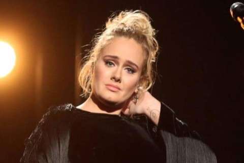 Певица Адель напугала поклонников экстремальной худобой 