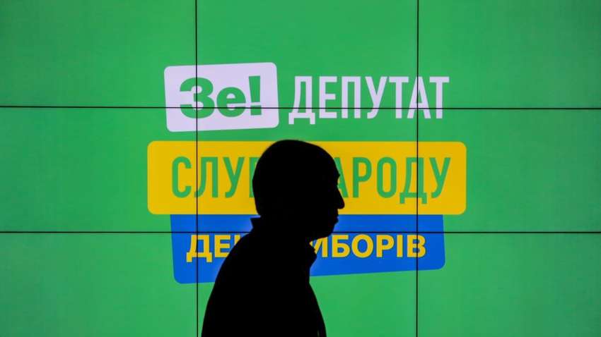 Пропрезидентська партія «за кадром»: експерти проаналізували нещодавнє засідання фракції «Слуга народу»