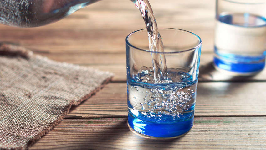 Врачи рассказали, кому нельзя пить минеральную воду