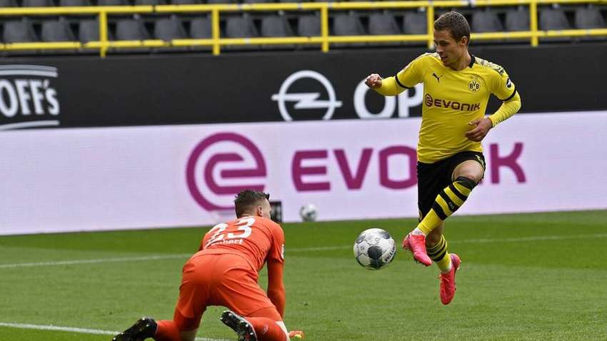 Стало відомо, скільки вболівальників зможуть відвідувати німецькі стадіони Стало відомо, скільки вболівальників зможуть відвідувати німецькі стадіони