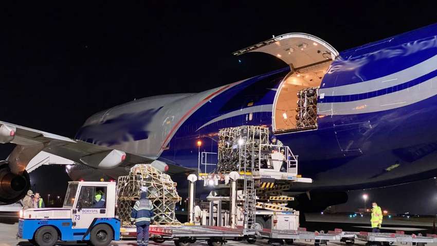 В Украину прибыл груз военной помощи США (ФОТО) В Украину прибыл груз военной помощи США (ФОТО)