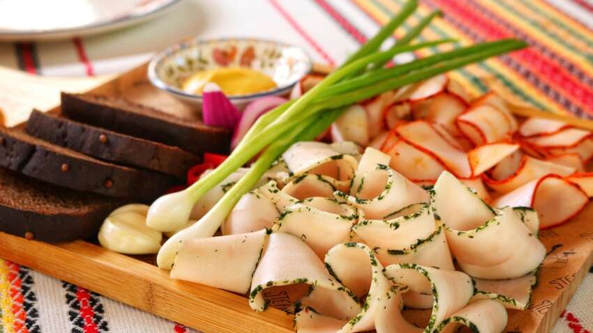 Кому запрещено употреблять сало: ограничения удивят многих