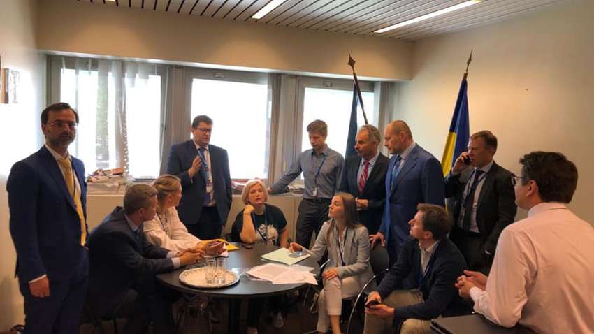 Україна призупинила участь в ПАРЄ