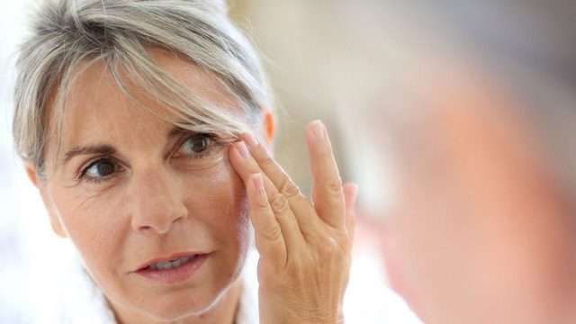 Вчені з'ясували, чому жінки старіють швидше чоловіків