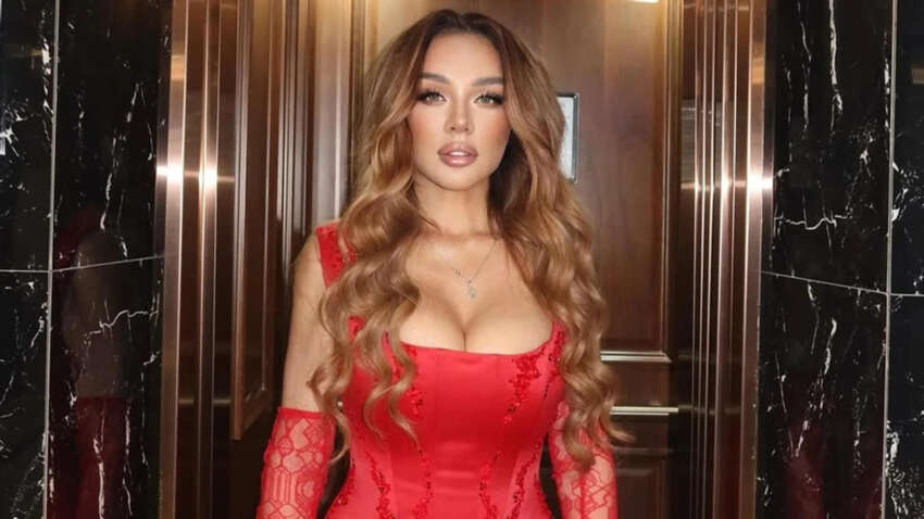 Певица из Украины, развлекающая россиян, заплакала и пожаловалась на осуждение общества