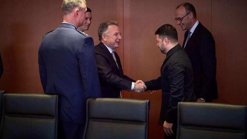 Представители Украины и США на новой встрече «рассмотрят карты» Представители Украины и США на новой встрече «рассмотрят карты»