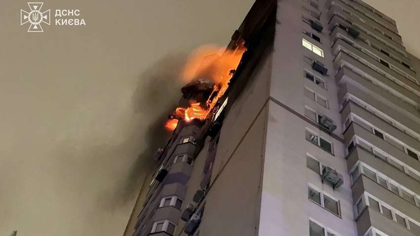 Воздушная атака на Киев: дрон попал в многоэтажный дом (ОБНОВЛЕНО) Воздушная атака на Киев: дрон попал в многоэтажный дом (ОБНОВЛЕНО)