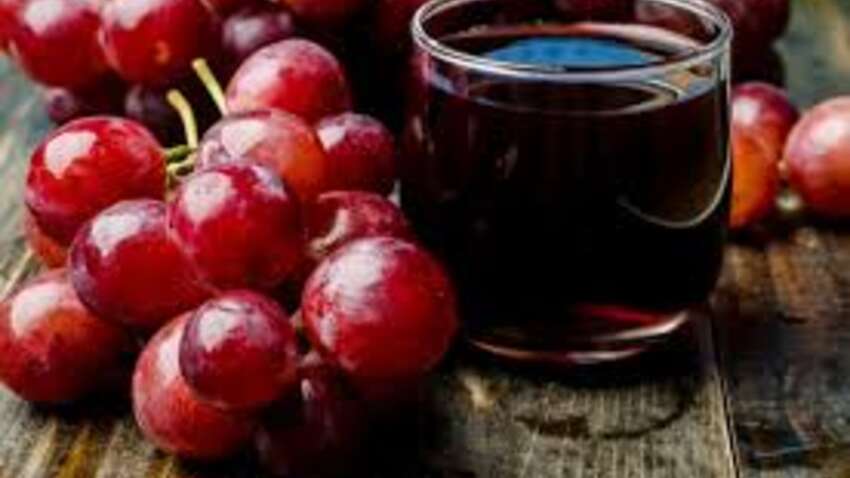 Пьют и не знают проблем: популярный сок неожиданно связали с понижением риска импотенции