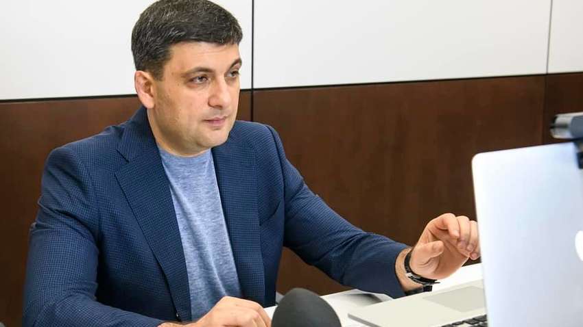 Гройсман: у «слуг» есть все возможности проводить изменения, но они и дальше ездят на самокатах