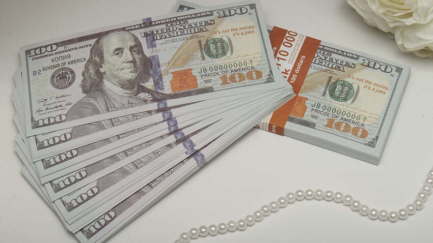 Названо точні суми, скільки грошей дарують на весілля родичі, друзі чи колеги