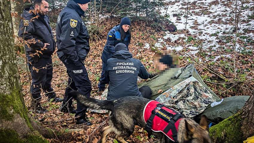 Чоловік майже три дні блукав у лісі: що з ним стало