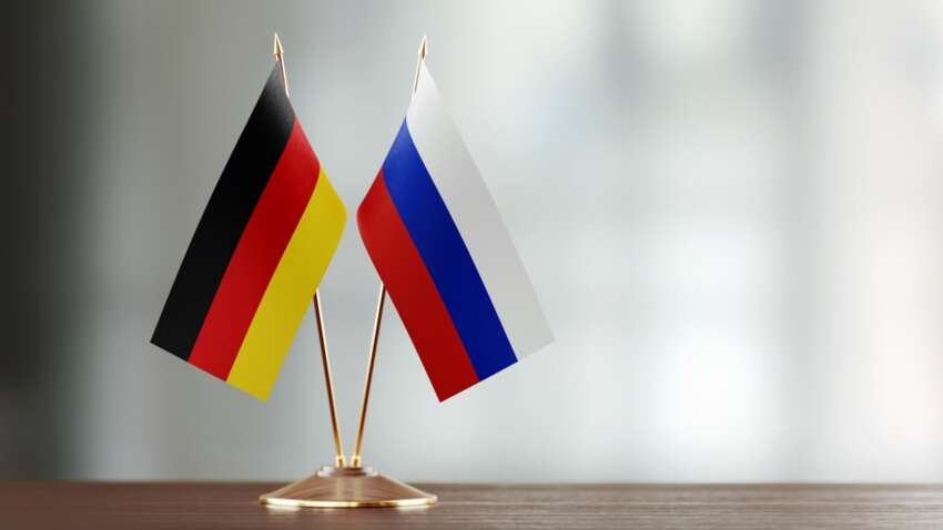 Раскол между Германией и РФ увеличивается: с какого здания сняли флаг и герб Раскол между Германией и РФ увеличивается: с какого здания сняли флаг и герб