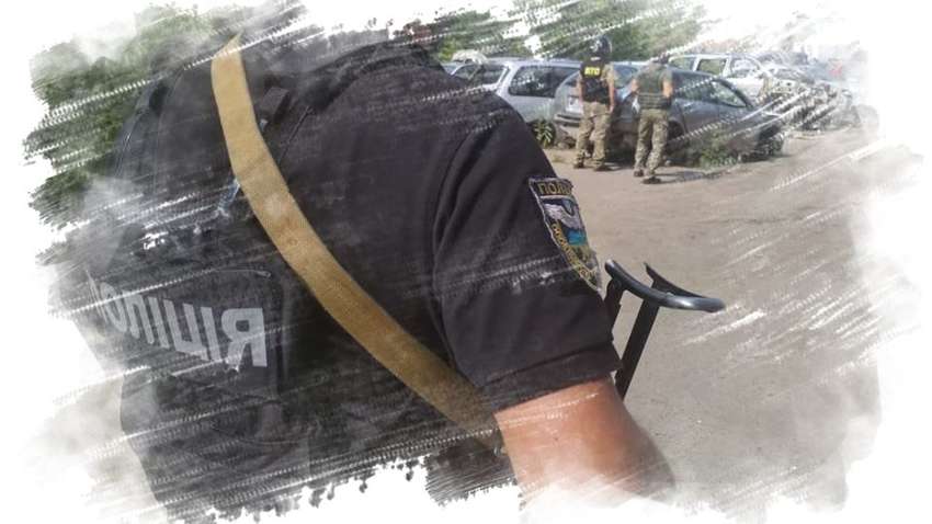 Мужчина угрожает взорвать гранату около суда в Полтаве 