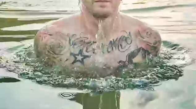 Турист на відпочинку зробив татуювання і пішов купатися в океані: це закінчилося трагедією