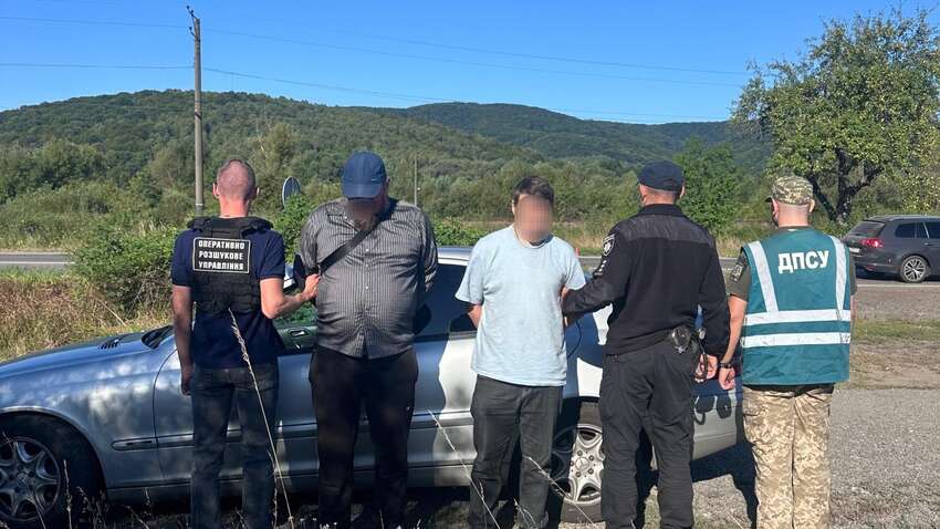 Монах під рясами на «Мерседесі» намагався вивезти ухилянта: скільки взяв за «послугу» (ВІДЕО)