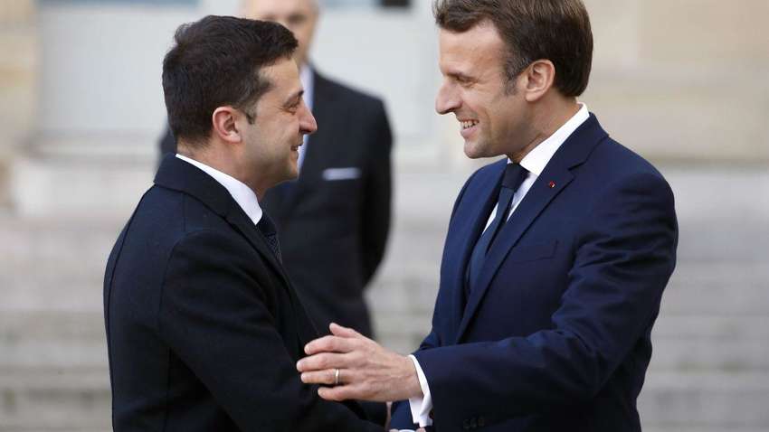 Зеленский считает, что Макрон тратит время на Путина Зеленский считает, что Макрон тратит время на Путина