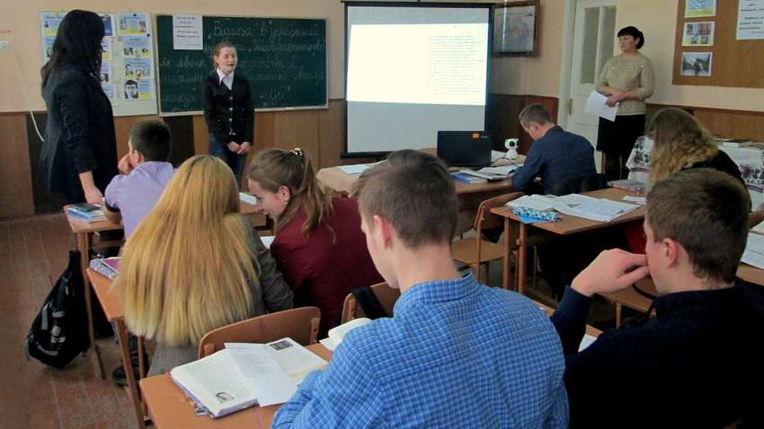 Не будет прививки - не будет денег: что рассказали в Минздраве о ситуации с педагогами