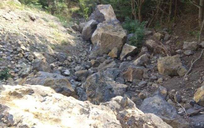 При гірському обвалі в Китаї пропали безвісти 17 осіб