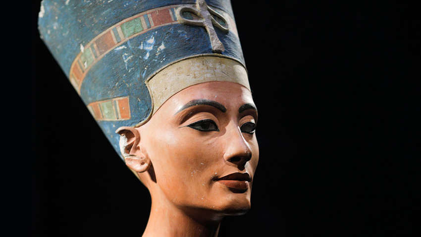 Вчені відновили запах парфумів найбільш сексуальної цариці Стародавнього Єгипту