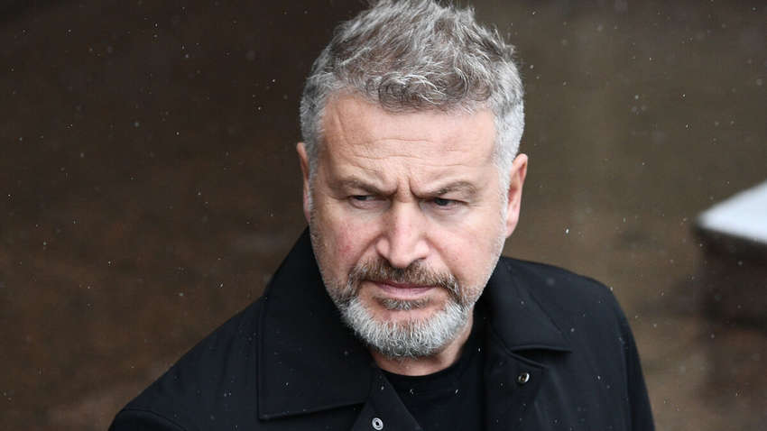 Известного российского певца срочно прооперировали: что известно о его состоянии здоровья