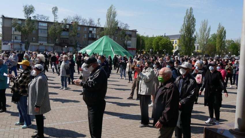 Жителі міста Покров влаштували акції в підтримку мера Шаповала 