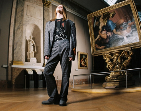 Off-White создали коллекцию с парижским Лувром