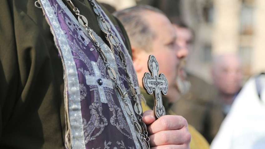 У Чернівцях "інфікований COVID-19" священнослужитель прийшов у редакцію газети, щоб її закрили