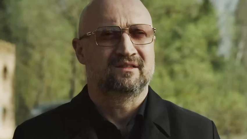 Страшное убийство в РФ: изуродованное тело женщины нашли в автомобиле известного российского актера