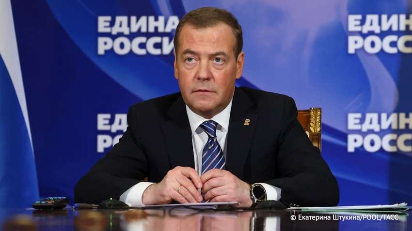 Медведев снова озвучил фантастический прогноз будущего для Украины Медведев снова озвучил фантастический прогноз будущего для Украины