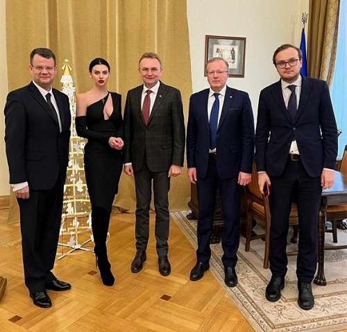 Скандал с откровенным нарядом в мэрии Львова: Кабмин уволил замминистра образования Гарбарука (ФОТО) 