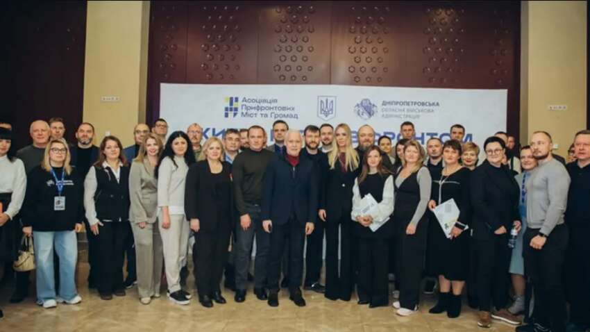 В Днепре сорвалось предвыборное турне Арахамии под ширмой "прифронтовых городов" В Днепре сорвалось предвыборное турне Арахамии под ширмой "прифронтовых городов"