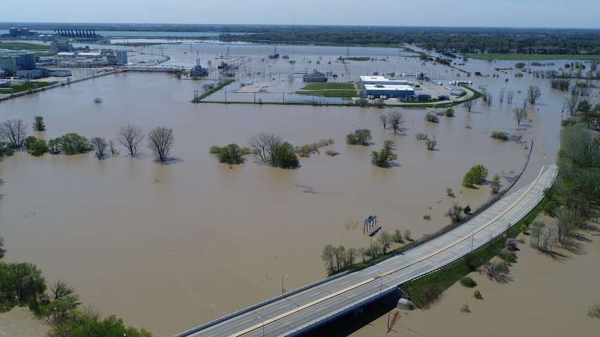 Мощное наводнение в Мичигане и начало курортного сезона в Греции: новости, которые вы могли пропустить