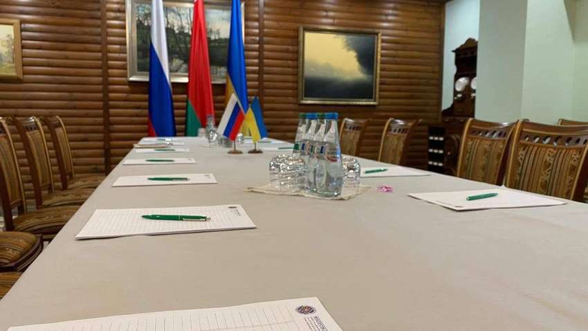 Чому Росія пішла на переговори з Україною вже на другий день війни: Арестович назвав основні причини Чому Росія пішла на переговори з Україною вже на другий день війни: Арестович назвав основні причини