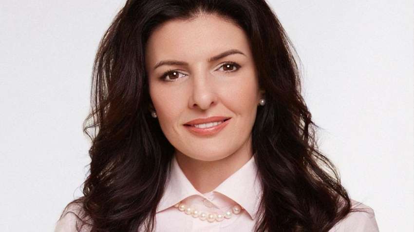 «Слуга в білому». Що відомо про депутата Копанчук, яка потрапила в скандал біля Ради «Слуга в білому». Що відомо про депутата Копанчук, яка потрапила в скандал біля Ради