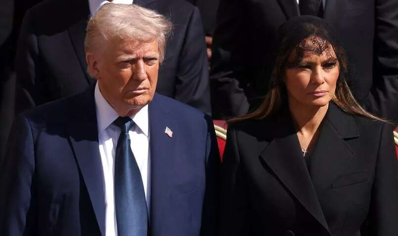 Розкрито, чому насправді Трамп прийшов на похорон Папи у синьому костюмі Розкрито, чому насправді Трамп прийшов на похорон Папи у синьому костюмі