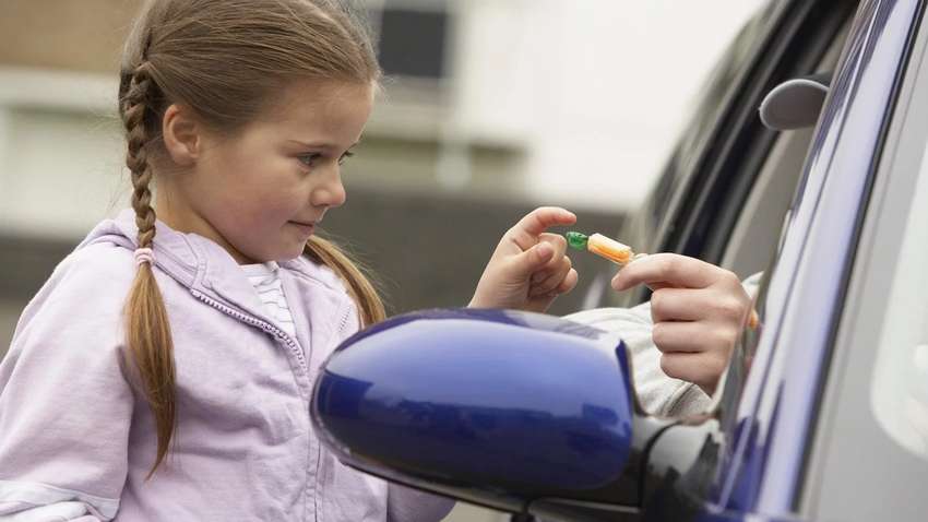 В Киеве россиянин-извращенец устроил детям «треш» возле школы