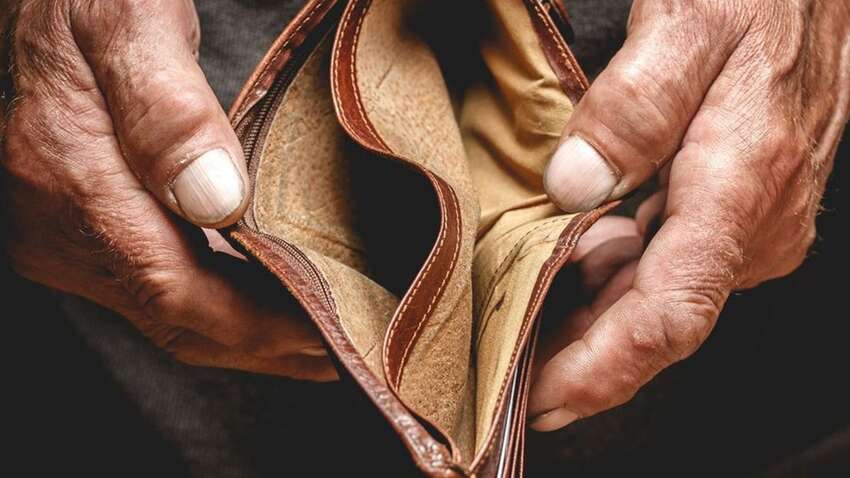 Українці у 2025 році ще більше збідніли: що на це вказує