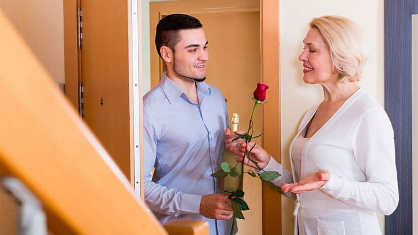 Зумери обирають досвід: чому молоді хлопці масово тікають до старших жінок