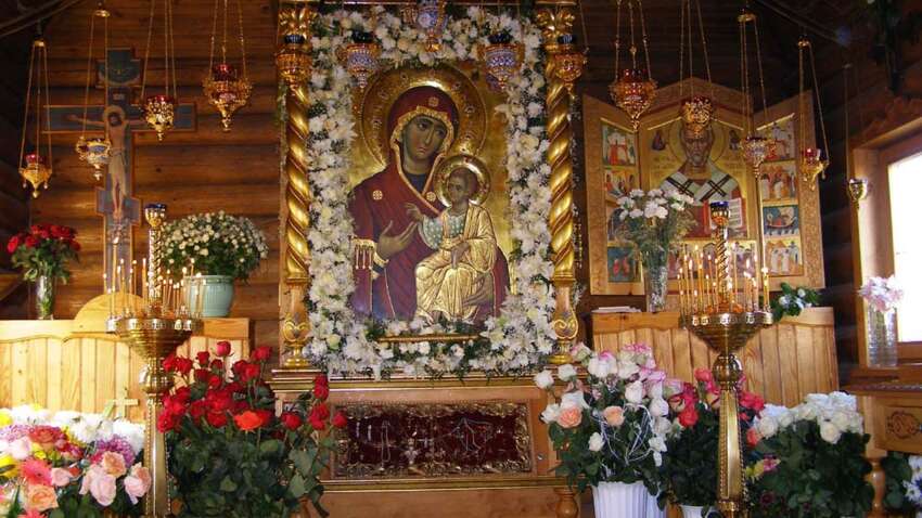 Церковне свято 13 жовтня: яких чудес просять у Іверської Богородиці