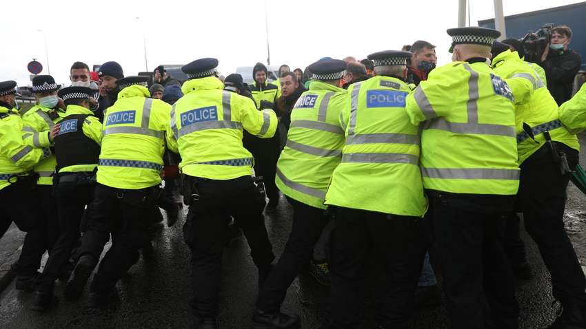 Водії в Британії "проривають" поліцію: вони втомилися чекати