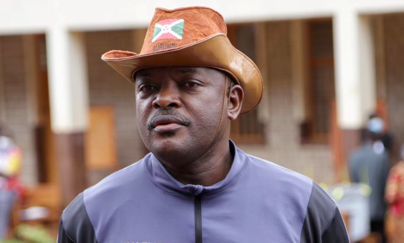 Умер президент Бурунди, который хотел стать "верховным вождем патриотизма" в стране