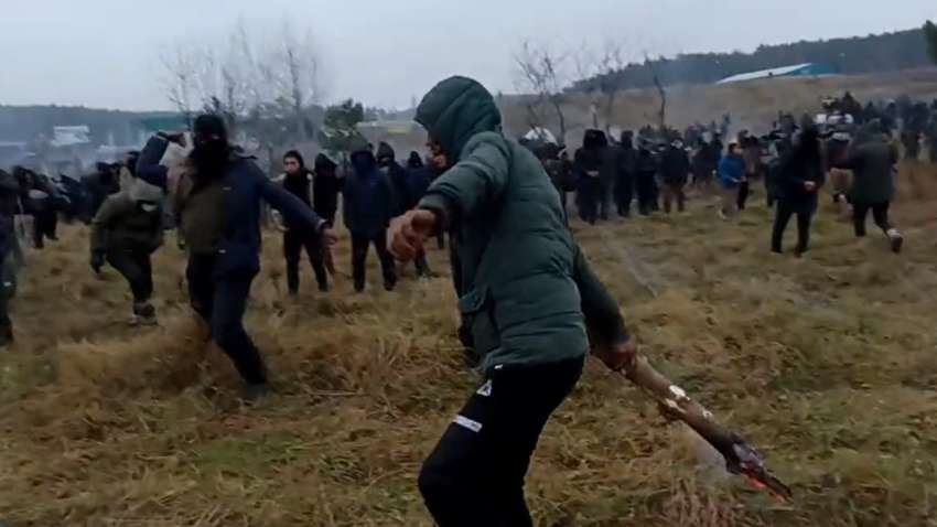 Мигранты штурмуют пункт перехода - устоят ли польские пограничники